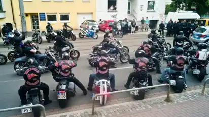 Rocker der "Hells Angels" treffen sich im Juli 2010 in der Bremer Innenstadt. Den Standort Am Dobben hatten sie 2012 aufgegeben.