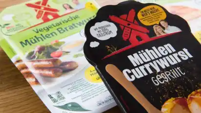 Die Rügenwalder Mühle hat zum 1. September das Ende ihrer Currywurst aus Fleisch besiegelt. Der Wursthersteller braucht mehr Platz für seine vegetarischen Produkte.