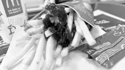 McDonald‘s-Kunden können sich das schnelle Essen aus vielen Restaurants der Kette künftig auch nach Hause liefern lassen.