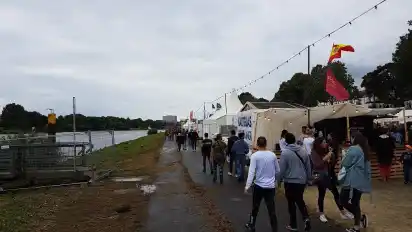 Da ist er ja wieder: Der Asphaltweg vor dem Container des WESER-KURIER ist auf der Breminale wieder zu sehen.