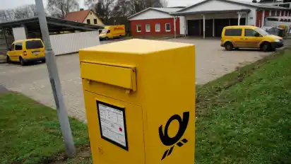 Briefkästen werden immer seltener genutzte: Der Brief hat sich in den letzten Jahrzehnten zum Liebhaberstück entwickelt.
