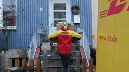 DHL gibt Entwarnung: Nach einem Brand im Bremer Paketzentrum werden voraussichtlich alle Pakete rechtzeitig ausgeliefert.