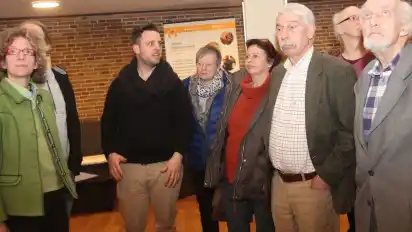 Pastorin Heike Wegener (links) ist mit einer Delegation der Horner Kirchengemeinde in Epiphanias zu Gast.