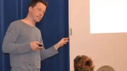 Wie Werbung alte Rollenbilder bedient und ins 21. Jahrhundert transportiert, erläutert Nils Pickert anschaulich.