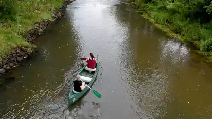 Wer die Landschaft der Wümmeniederung einmal aus einem ganz anderen Blickwinkel entdecken möchte, kann das am Besten bei einer Kanutour über den Fluss.