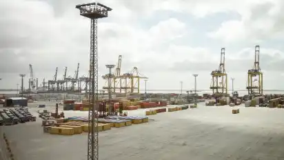 Der Umschlag an den Eurogate-Terminals in Bremerhaven ist im vergangenen Jahr leicht zurückgegangen.