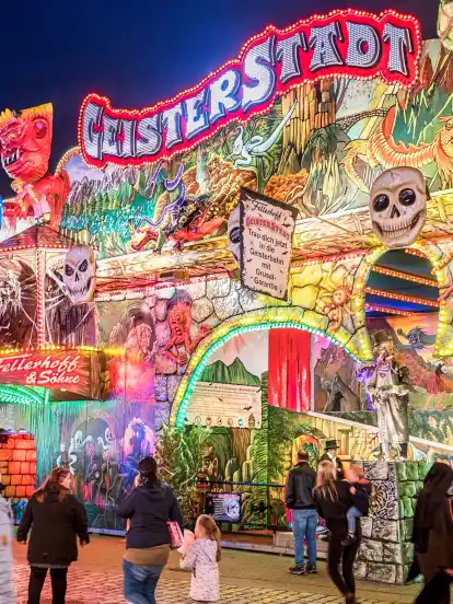 Live-Grusel gibt's in der Geisterstadt.