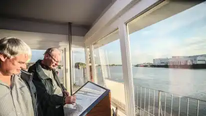 Thomas Rutka vom MTV Nautilus (links) möchte ein neues Team zusammenstellen, das in der Signalstation Fragen zu Schiffen, der Weser oder anderen maritimen Themen beantwortet.