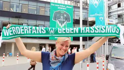 Julia Ebert ist die Fanbeauftragte von Werder Bremen und ist die Schnittstelle zwischen Verein und Fans.