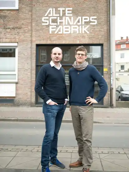 Carsten Lessmann und Sönke Burkert (rechts) haben sich zum Ziel gesetzt, soziales Engagement durch Unternehmertum zu fördern.