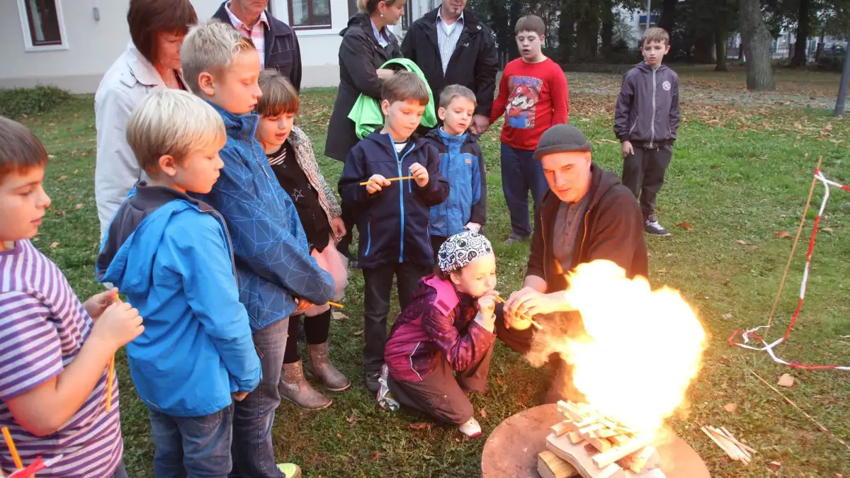 Kinder dürfen mit dem Feuer spielen