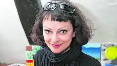 Die Künstlerin Dina Delpozo vom Künstlernetzwerk Art 15 nutzt den Ausspann als Arbeitsplatz.