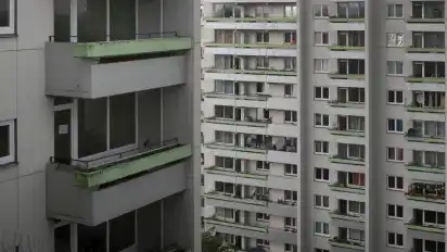 In sozial benachteiligten Stadtteilen kommen häufig viele Problemlagen zusammen, die Armut begünstigen. Aber mit welchen Angeboten kann der Senat sie bekämpfen?