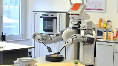 Der Roboter PR2 in einer Laborküche des Institute for Artificial Intelligence (IAI) am Technologie-Zentrum Informatik (TZI) der Universität Bremen.
