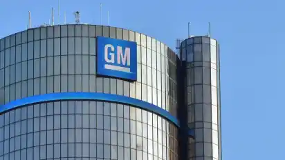 Unter Nutzung eines ursprünglich für Kriegszeiten entwickelten Gesetzes hat US-Präsident Donald Trump dem Autobauer General Motors (GM) die Produktion von Beatmungsgeräten befohlen. Foto: Uli Deck/dpa