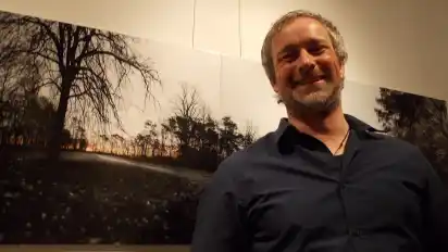 Mit seinem fotografischen Werk „Hoffnung und Liebe“ hat der Fotokünstler Miklas Wrieden den 22. Kulturpreis der Volksbank Osterholz gewonnen. Auch den zweiten und dritten Preis erhielten Fotografen. Eine Ausstellung der bei dem Wettbewerb 2013 eingereichten Werke ist auf Gut Sandbeck zu sehen. (POT)·