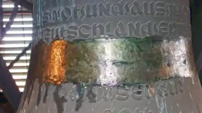 Unbekannte hatten von der Kirchenglocke des niedersächsischen Ortes Schweringen ein Hakenkreuz entfernt.