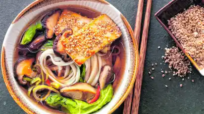 Zum Schlürfen und Löffeln: Eine Udon-Nudel-Suppe mit Tofu.