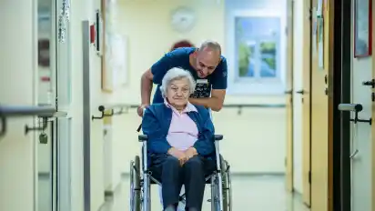 Nach einer Personalbemessung werden künftig 100.000 Pflegekräfte mehr benötigt.