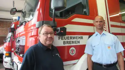 Uwe Jenke (links) ist Vorsitzender des Fördervereins der Blumenthaler Wehr, Jens Spriewald leitet die Schwerpunktwehr.