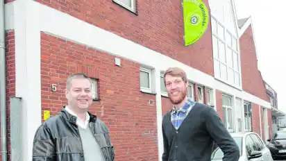 Marco van der Velde (links), Pastor der Christus-Gemeinde in Utbremen, bekommt mit Nils Freerksema personelle Unterstützung.