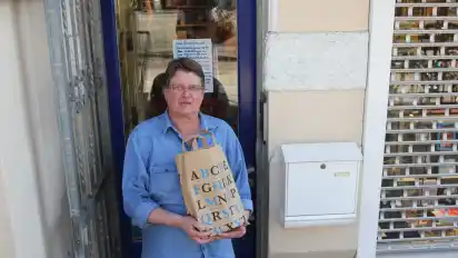 Marion Hüneke-Ohnesorge, Inhaberin der Buchhandlung Thorban, und ihr Team liefern jetzt im Stadtteil die Bücher aus oder deponieren diese an einem vereinbarten Abstellort.