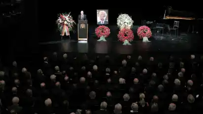 Hamburgs Bürgermeister Olaf Scholz (SPD) hält am 09.09.2016 in Hamburg im Thalia-Theater die Trauerrede für Hamburgs verstorbenen Ex-Bürgermeister Voscherau.