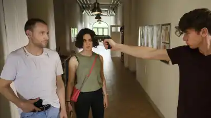 Louis (Max Riemelt, links) und Anna Bürger (Katia Fellin) in einer Szene des Dresdner "Tatorts" "Die Zeit ist gekommen"