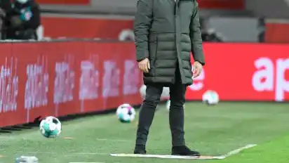 Bayern-Trainer Hansi Flick hatte Sané in der 32. Minute eingewechselt und in der 68. wieder vom Platz geholt. Foto: Bernd Thissen/dpa-pool/dpa