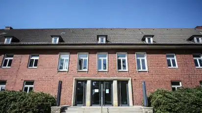 Wer künftig durch die Türen zur Verwaltung der bisherigen Jacobs University schreiten wird, ist offen. Verhandelt wird mit mehreren Interessenten.