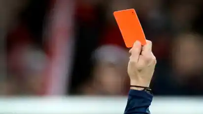 Schlägerei auf dem Spielfeld beim KSV Katan: Die Spieler sahen eine Rote Karte.