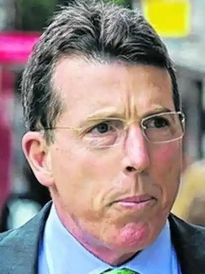 Barclays-Chef Bob Diamond steht nach dem Zinsskandal der britischen Großbank unter Druck. Politiker und Wirtschaftsexperten fordern seinen Rücktritt.