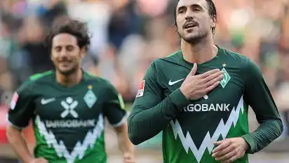 Werders Matchwinner gegen den SC Freiburg: "Joker" Pizarro (l.) flankte, Hugo Almeida (r.) köpfte zum 2:1-Siegtreffer ei