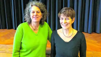 Fachbereichsleiterin Heike Jeske (links) und Juristin Gabriele Heinecke.