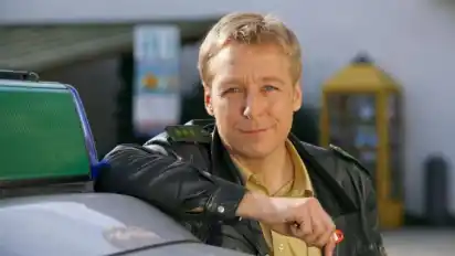 In der ZDF-Serie "Die Rosenheim-Cops" ist Polizist Michael Mohr (Max Müller) im Dauereinsatz.