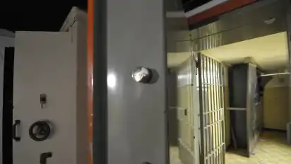 Der Tresorraum wird immer daran erinnern, dass mal eine Bank in dem Eckgebäude ansässig war.