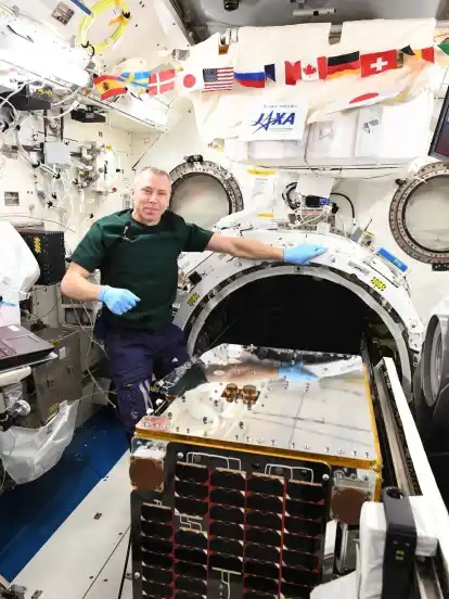 Die Remove-Debris-Raumsonde soll an diesem Mittwoch vom japanischen Weltraumlabor der Internationalöen Raumstation aus starten. Innerhalb der Sonde befindet sich das Netzt, das von Airbus DS in Bremen zum Einfangen von Weltraumschrott entwickelt wurde.