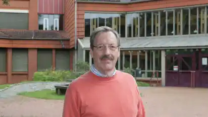 Eberhard Dobers, Leiter der gymnasialen Oberstufe am Schulzentrum Rübekamp und stellvertretender Schulleiter, spricht über das Oberstufenangebot im Bremer Westen.