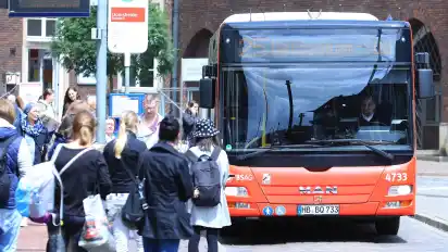 Die neuen Tempo-30-Strecken könnten bedeuten, dass künftig auf langen Routen wie der der Linie 25 mehr Busse fahren müssen, um den Takt einzuhalten.