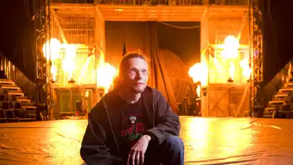 Der Zirkus Flic Flac ist viel mehr eine fahrende Artistik-Show als ein klassicher Zirkus. Das Spektakel von Trapezkünstlern und Motoross-Sprüngen wird von einer Live-Band untermalt. Viele der Kompositionen sind von Samuel Beck, der seit 1999 musikalischer Leiter des Zirkus’ ist.