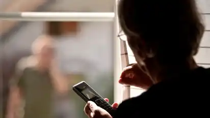 Menschen, die eine psychische Krise erleben, bietet die Gesellschaft für ambulante psychiatrische Dienste ab kommenden Montag nachts telefonische Beratung an.