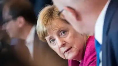 Krisentreffen im Kanzleramt: Die Spitzen der großen Koalition um Kanzlerin Angela Merkel sind am Dienstagabend zusammengekommen.