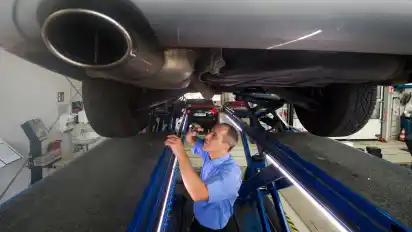 Daimler soll mehr als eine Million Autos mit einem unzulässig hohen Schadstoffausstoß verkauft haben.