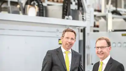 Timm Grotheer (links) hat den Chefsessel beim Lilienthaler Ofenbauer Nabertherm übernommen. Friedrich-Wilhelm Wentrot hat das Unternehmen 18 Jahre lang geführt und geht nun in den Ruhestand.