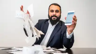 Die meisten Kassenzettel braucht man gar nicht ausgedruckt, findet Amir Karimi. Mit seiner App sollen sie direkt aufs Handy kommen. Das sei auch gut für die Umwelt.
