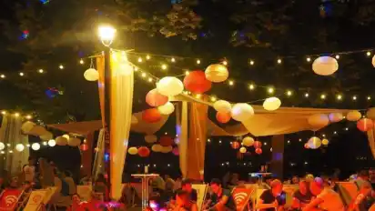 Die Summer Lounge lädt die Bremerinnen und Bremer dazu ein, den Feierabend an der Schlacht zu genießen.