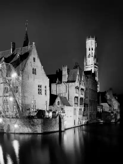 Acht Fotografen mit unterschiedlichen ästhetischen Zielsetzungen zeigen ihr Können, darunter Patrick Opierzynski mit seinen ambitionierten Schwarz-Weiß-Fotografien.