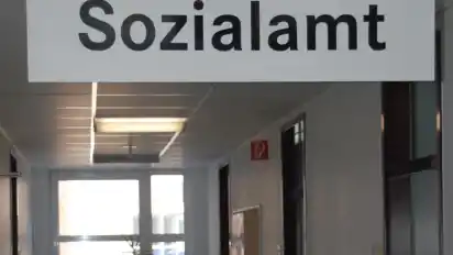 Lungenkranke haben unter Umständen Anspruch auf staatliche Unterstützung. So muss etwa das Sozialamt einen Zuschuss für den Kauf eines Autos zahlen, damit Betroffene am sozialen Leben teilnehmen können.