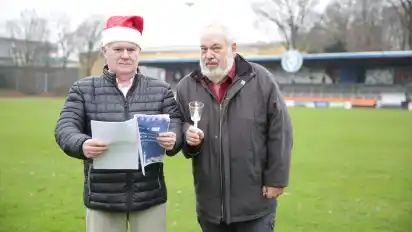 BSV-Präsident Peter Warnecke ( links) und Stadionsprecher Franz Roskosch sind gespannt auf die Premiere des Weihnachtssingens am Panzenberg.