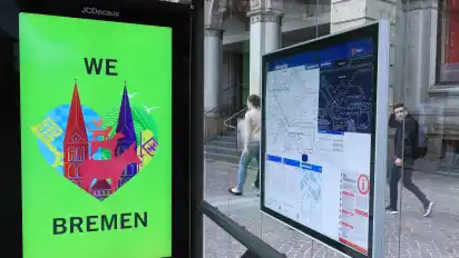 So sieht die neue digitale Werbung in den renovierten Unterständen der BSAG aus.